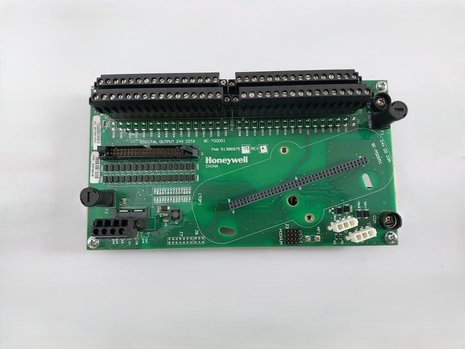 Honeywell 8C-TDOD51 8-Channel Digital Output Module front view