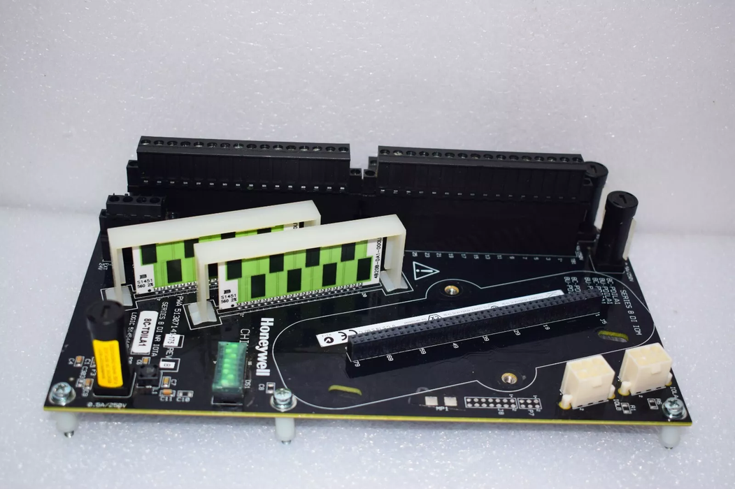 Honeywell 8C-TDILA1 module with 32-channel digital inputs