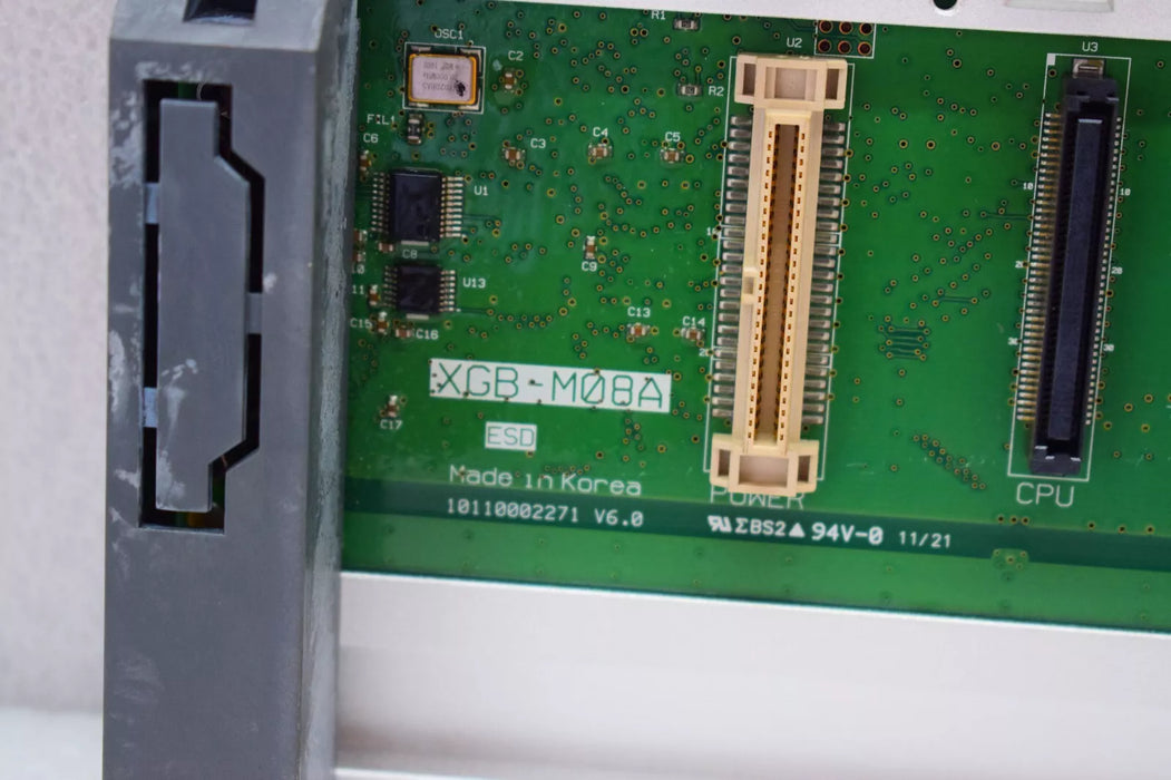 Honeywell 2MLB‑M08A‑CC chassis showing slot configuration