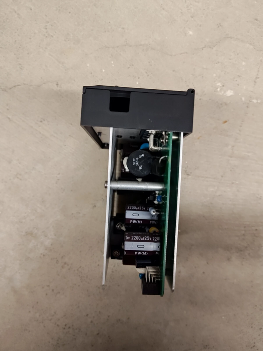 Honeywell 900P24-0001 with terminal layout for 24VDC power output