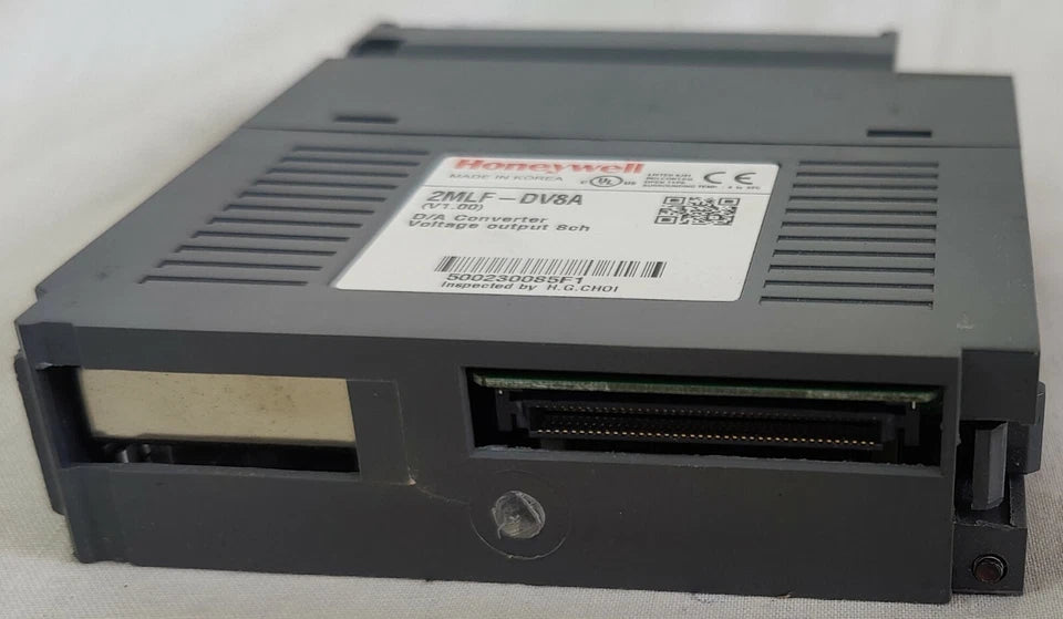 Close-up of voltage output terminals on Honeywell 2MLF-DV8A