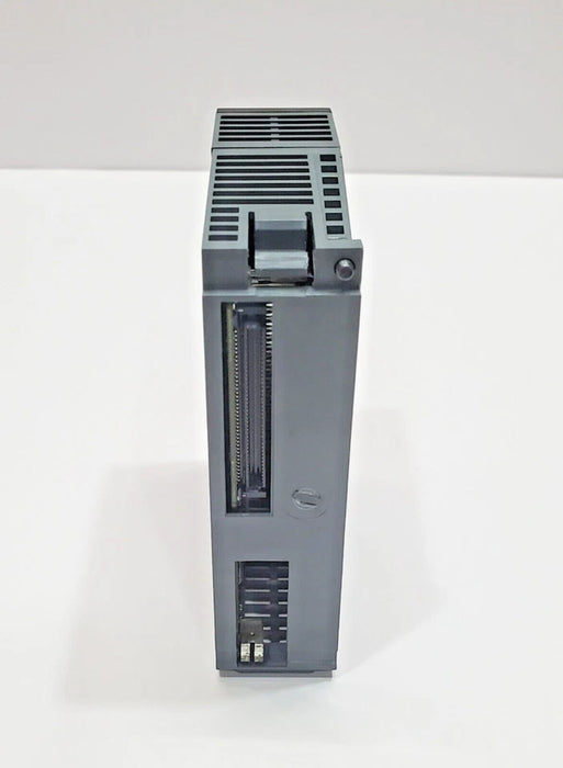 Side profile of 2MLQ‑TR8B with dual 40-pin connectors