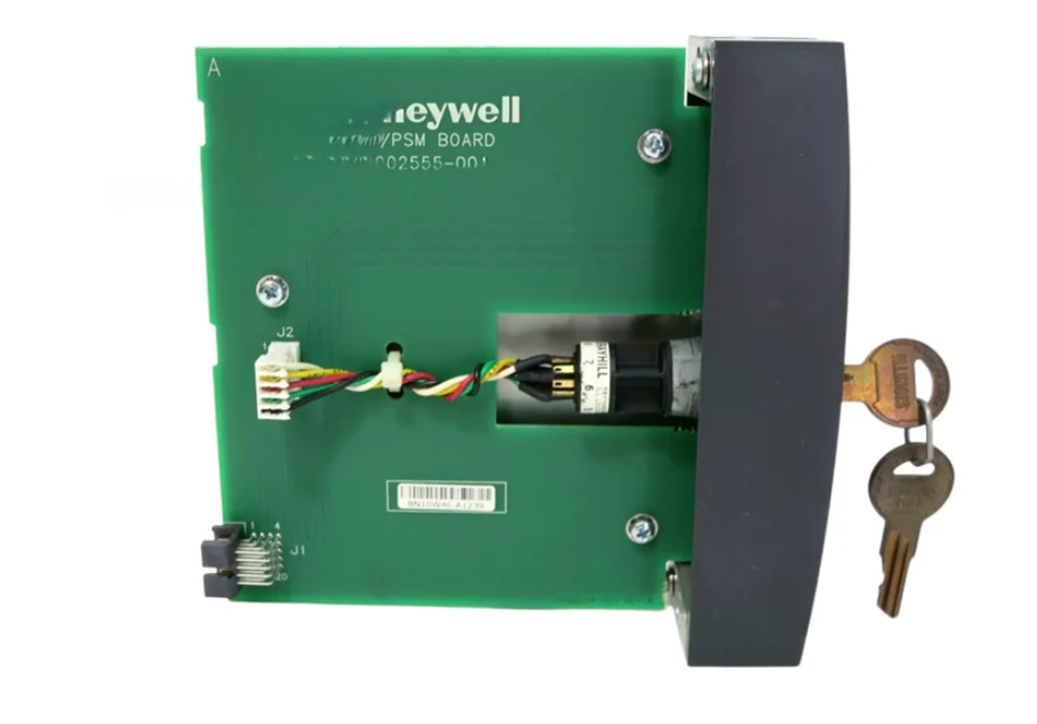 Side profile of 900RSM‑0200 showing form and rack mounting