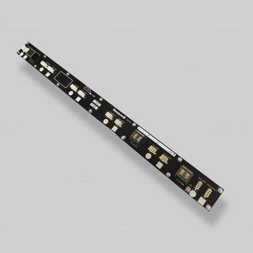 Honeywell 8C-SHEDA1 header board module distributing 24 VDC and IO-Link in Series 8 cabinet